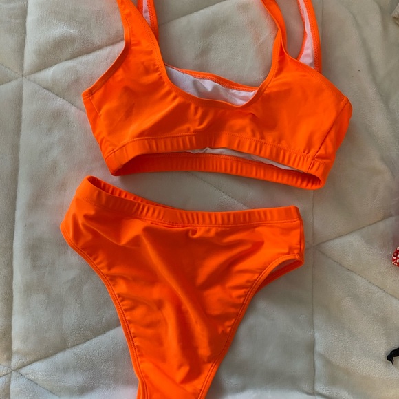 High leg bikini set - Picture 3 of 3